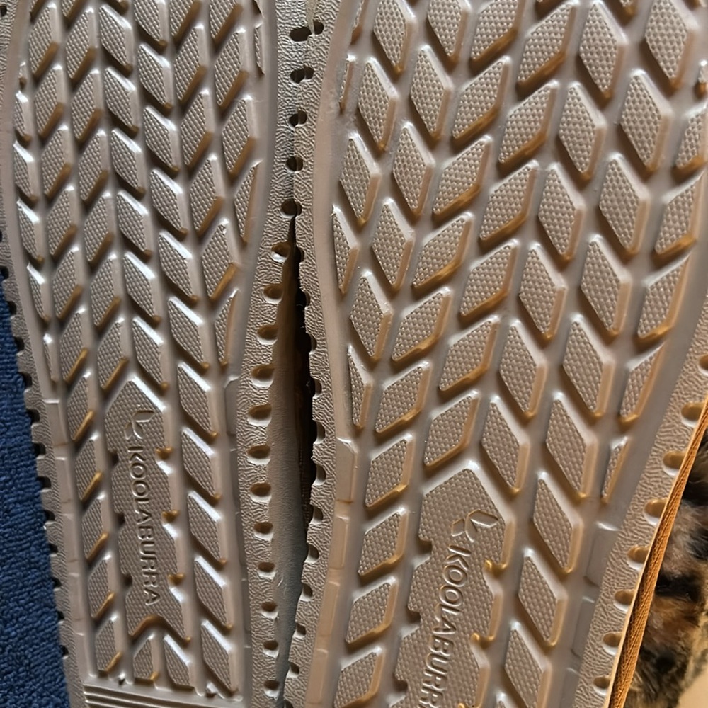 Koolaburra By Ugg Leopard Print Size 7 - image 2